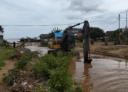 Pemkab Kepsul Terjunkan Alat Berat, Normalisasi Sungai Waisakai