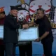 Konsisten Ikut FTBI,Wagub Serahkan 2 Penghargaan ke Pemkab Kepsul